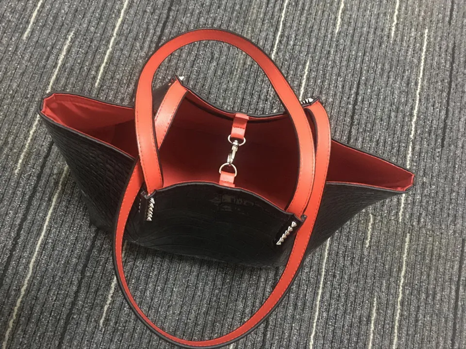 ファッションバッグカバタデザイナートートリベット本物の革の赤いボトムハンドバッグコンポジットハンドバッグ有名な財布ショッピングバッグブラックWhi222m
