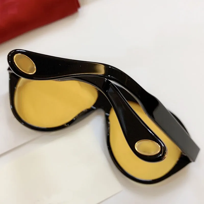 Designer les lunettes de soleil de qualité supérieure 0479 Fashion féminine classique personnalité simple Cadre noir