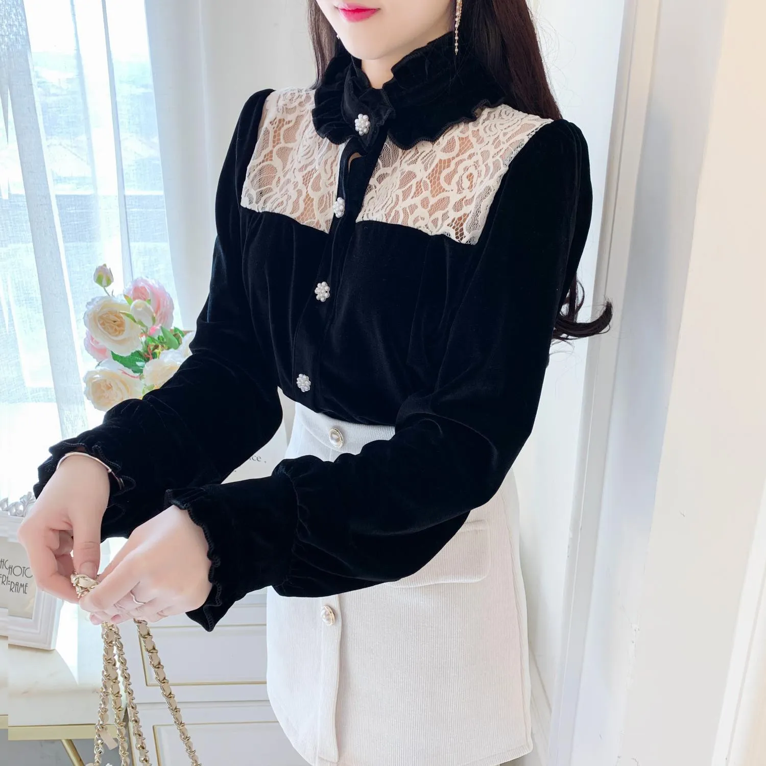 Velvet Damskjorta Våren Elegant Koreansk stil Lace Patchwork Långärmad Ruffles Ladies Blouse Toppar Kvinna 210428