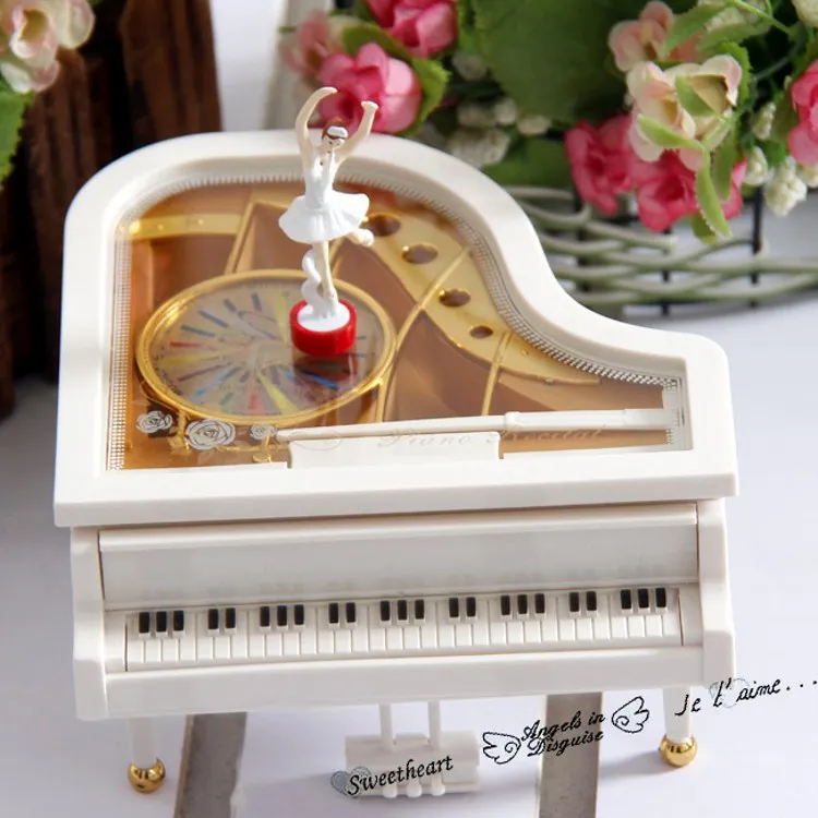 Home Decor Dance Girl Piano Music Box Obrotowy Octave Octave Walentynki Kreatywny prezent urodzinowy