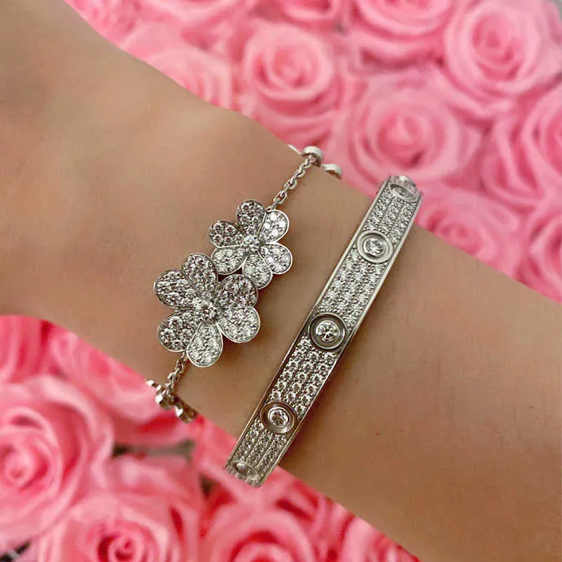 2022 Pure 925 Sterling Silver smycken Kvinnor Flower Cherry Armband Party Wedding Diamond Luxury Brand Top Quality Lock Cute2047540