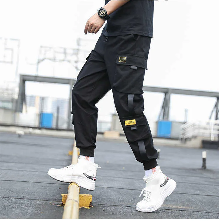 Tasche laterali da uomo Cargo Harem Pants Nuovi nastri Hip Hop nero Pantaloni da jogging maschili casuali Pantaloni casual streetwear di moda Y0811
