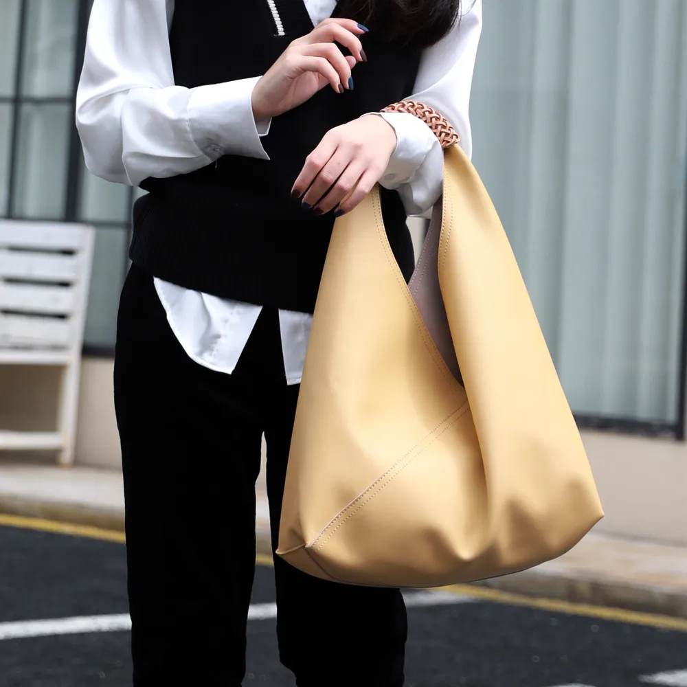 Borsa a mano in pelle di vacchetta dal design di nicchia, moda Joker, borsa a tracolla intrecciata con cuciture minimaliste, borsa tote geometrica ascelle217y