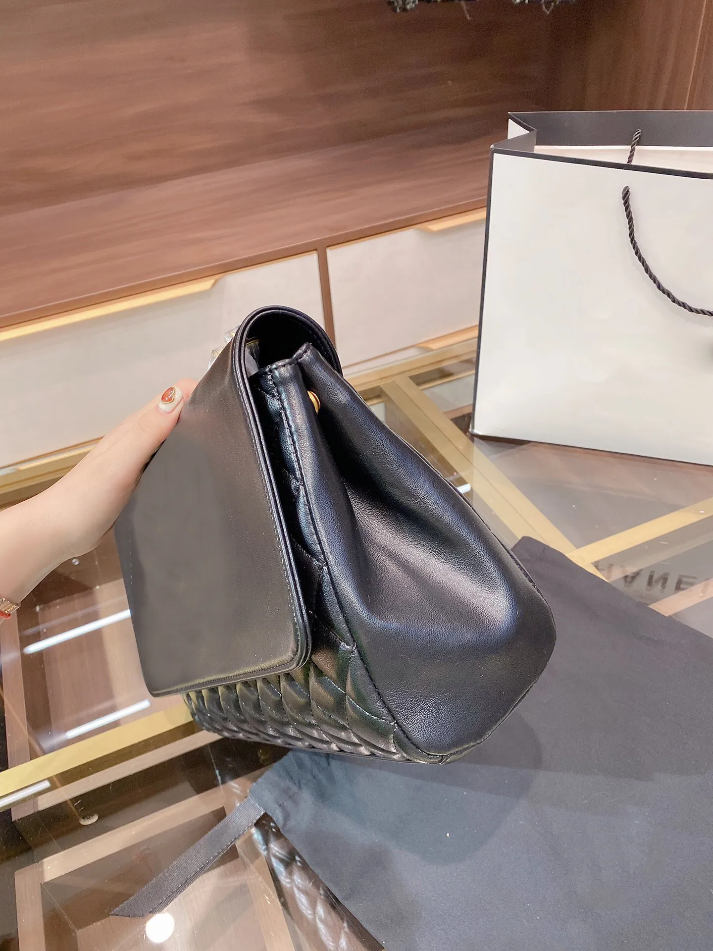 2021 أزياء جديدة تريند للنساء حقائب اليد أعلى جودة الأزياء حقيبة الكتف الكتف أنثى سلسلة كبيرة السعة محفظة الغنم من جلد جلد واحد crossbo247l