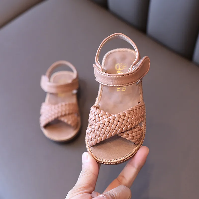 夏の幼児の女の子サンダル子供王女の靴赤ちゃん編まれた快適な幼児柔らかい底キッズカジュアルなビーチ220225