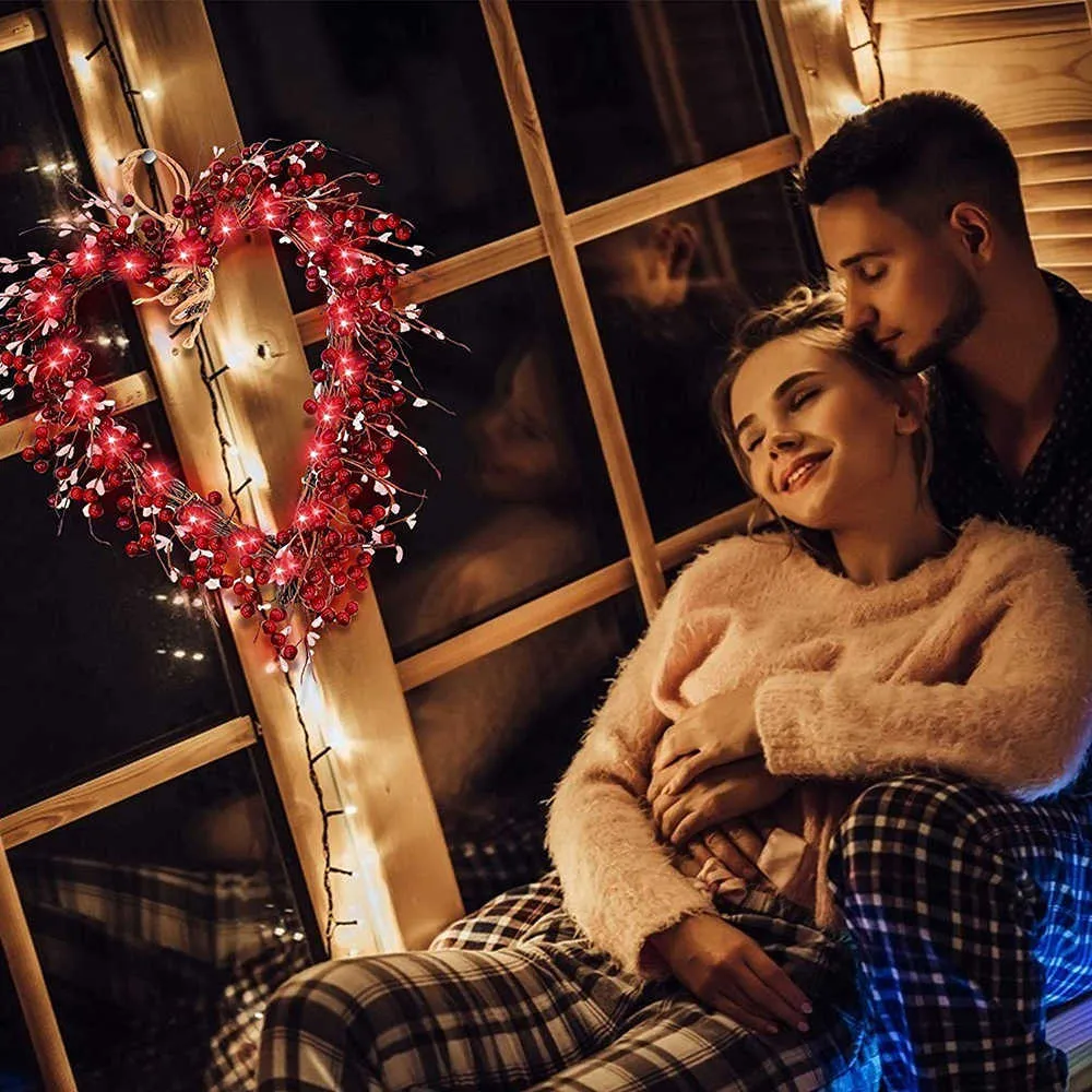 Ghirlanda di San Valentino da 16 pollici Decorazioni porte d'ingresso Bacche rosse Ghirlande a forma di cuore con 20 LED a batteria WWO6 Q0812