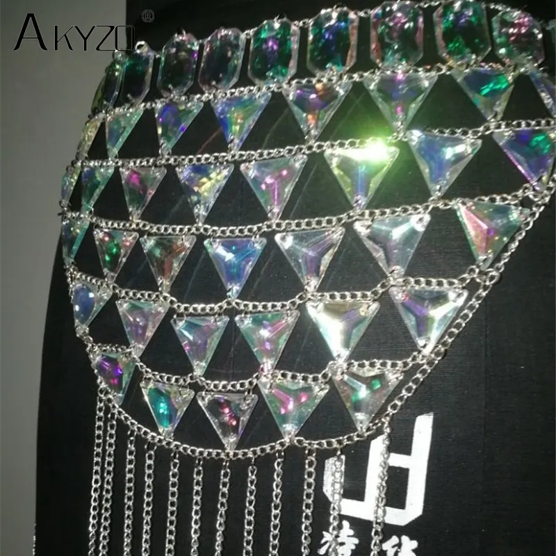 AKYZO Crazy Crystal Lentejuelas Mujeres Conjuntos de 2 piezas Trajes de festival divertidos Patchwork hecho a mano Cadena de borla de metal Crop Top Conjunto de mujer 220302