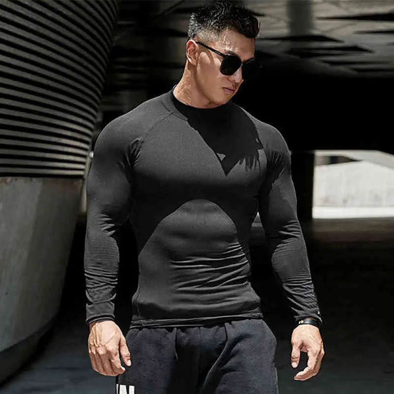 Koszulka do biegania Mężczyźni Kompresja Topy Tees Z Długim Rękawem Hight Collar Sportswear Szybka Suchość Elastyczność Tight Bodybuilding Siłownia Odzież 210421