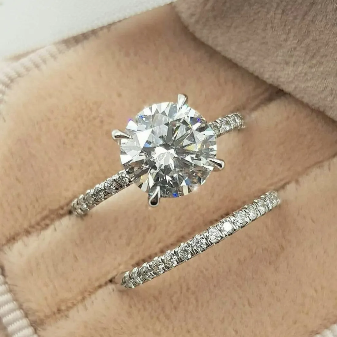 Klassische vier Klauen Ringfinger 925 Sterling Silber 2CT Round Cut Diamond Hochzeit Verlobungsringe für Frauen Schmuck Whole235s