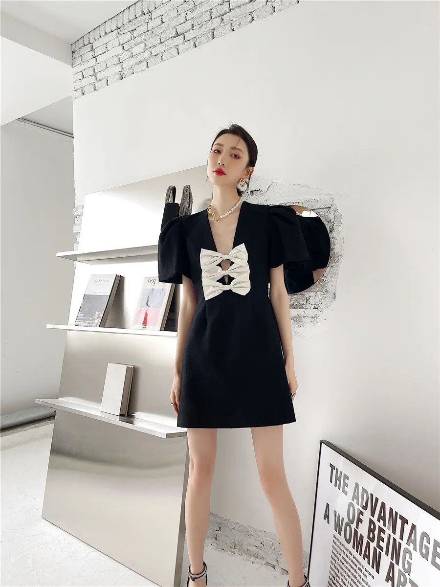 Puff Sleeve Vintage Sommarklänning Kvinnor Kort V Neck Bow Mini A Line Ladies Black Little Korean Fashion 210427