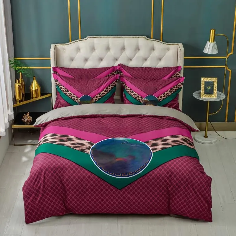 Soft Comforter Duvet Cover Leopard Drukuj Bawełniane Zestawy pościeli 4 sztuk Projektant Luksusowy Patchwork Bedclothes Poszewka na poduszkę Arkusz