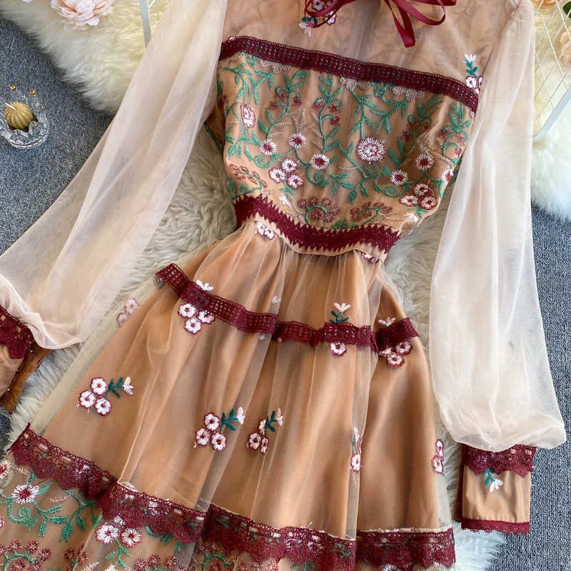 Frauen Mode Retro Gericht A-Linie Kleid Rundhals Langarm Gaze Stickerei Haken Blume Elegante Vestidos R282 210527
