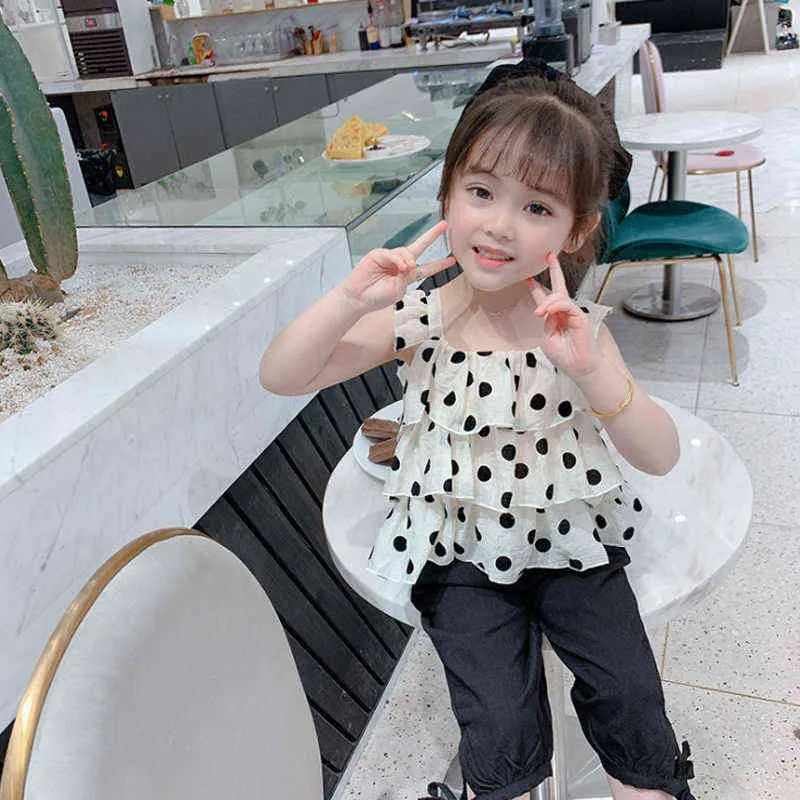 Sommar barnkläder prickar av axeln Suspenders Topshorts Pretty Korean Little Girls Clothing Set Ruffle Outfits G220310
