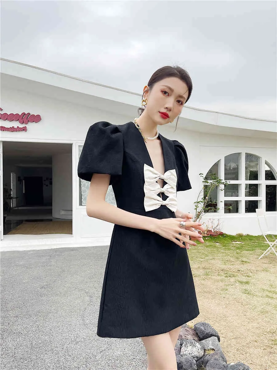 Puff Sleeve Vintage Sommarklänning Kvinnor Kort V Neck Bow Mini A Line Ladies Black Little Korean Fashion 210427