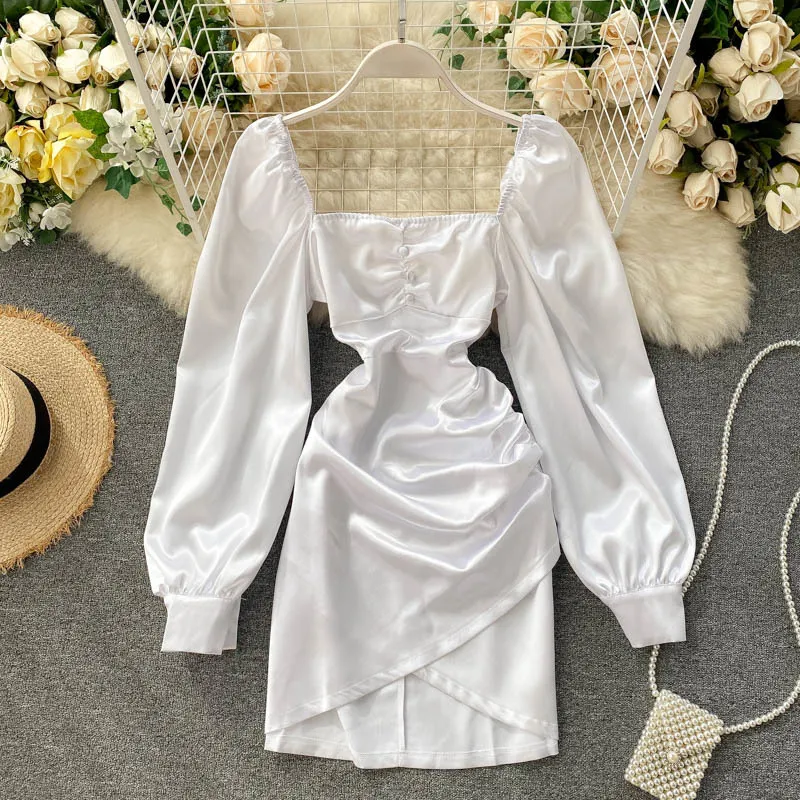 Retro witte jurk met vierkante hals, dames herfstplooien en taille afslankend satijn kort gedeelte 210514274C