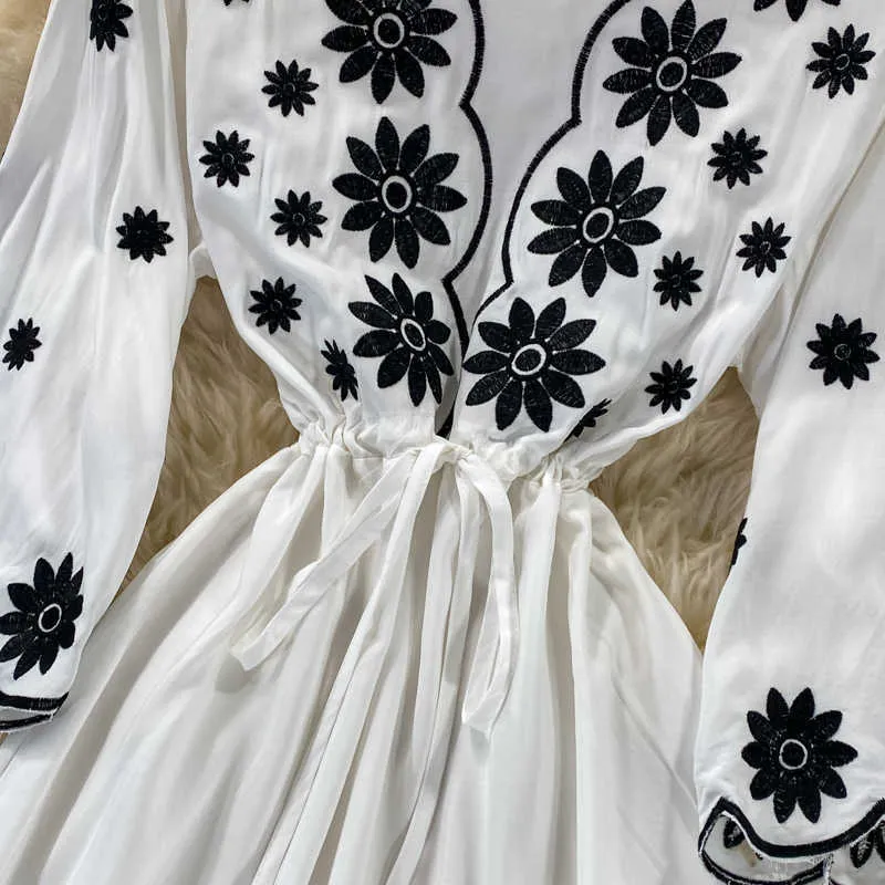 Vintage Schwarz/Weiß Gesticktes Kleid Frauen Sexy V-ausschnitt Flare Langarm Hohe Taille Vestidos Elegante A-Line Robe Weibliche 2021 y0603