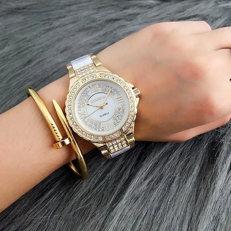 Silver White Ladies Watch zegarki modowe 2021 Symulowane ceramiki kobiety Top swobodne nadgarstki Relogios