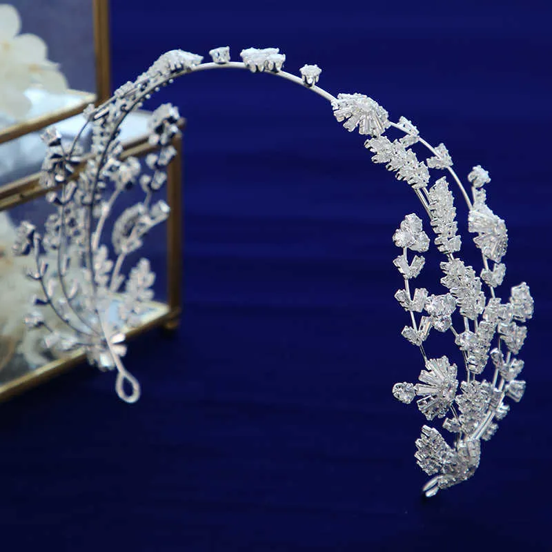 Luksusowy kwiat Cubic Zircon Brides Tiaras Crown Bridal Diadema Wedding Hair Akcesoria H08271691217