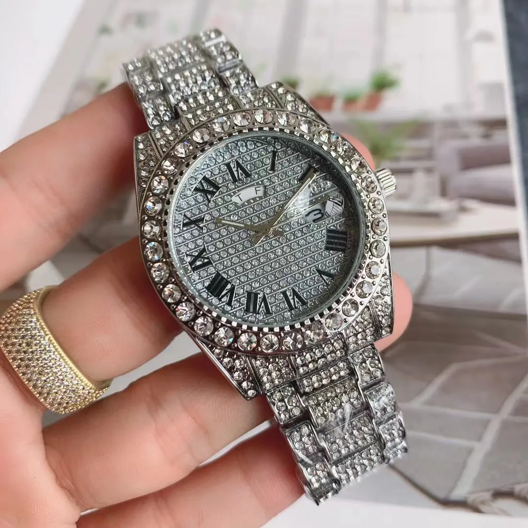 2022 nuovi orologi da uomo di lusso orologio con diamanti pieni calendario della settimana moda uomo orologio ghiacciato Montre De Luxe257h