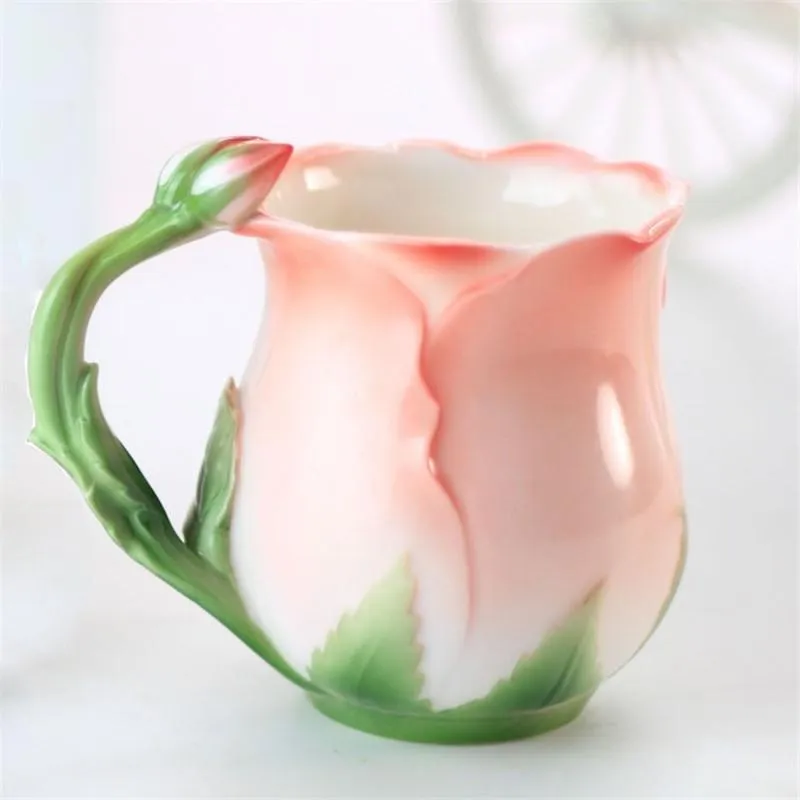 Tazze Piattini Tazza da caffè in ceramica smaltata stile europeo Creativo 3D Tazze da tè a forma di fiore rosa Pastorale i Colazione Latte Wit1930