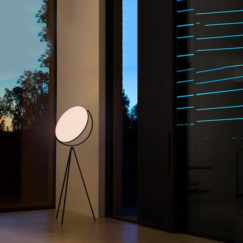 Lampadaires Superloon LED Lampe Designer Italien Créatif Simple Noir Blanc Trépied Réglable Étude Nuit Stand279C