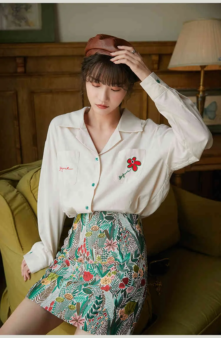 Blanc à manches longues revers coréen Blouse femmes lâche brodé haut à fleurs boutonné chemise décontracté automne vêtements 210427