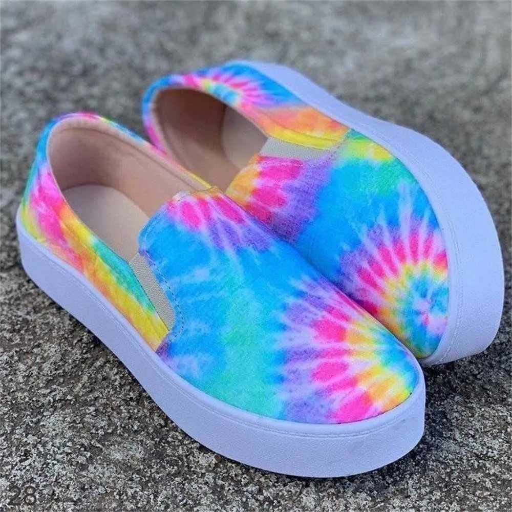 Baskets florales pour femmes 2021 Toutes les saisons Daily Tie Dye Dames Chaussures de toile confortables 36-43 Grande taille Femme Casual Slip on Mocassins Y0907