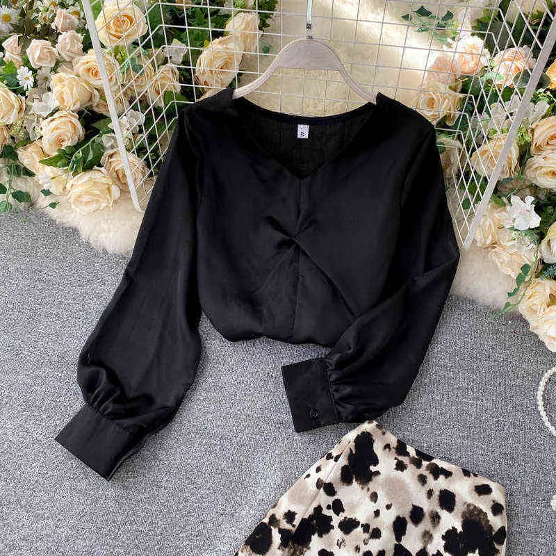 Autumn Vintage Women's Two Piece Set Sexy V-Neck White/Black Short Tops And High Waist Print Skirt Female Suit 211106