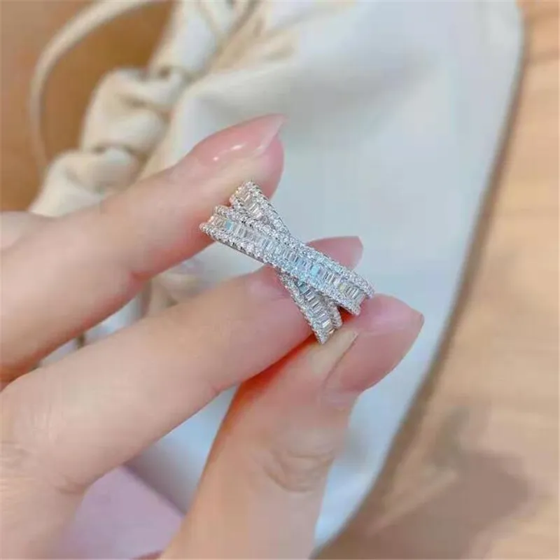 Ins Wedding Rings Sparkling Luxury Jewelry 925 Sterling Silver Princess White Topaz CZ Diamond Gemstones Eternity Party Cross Wome283Q