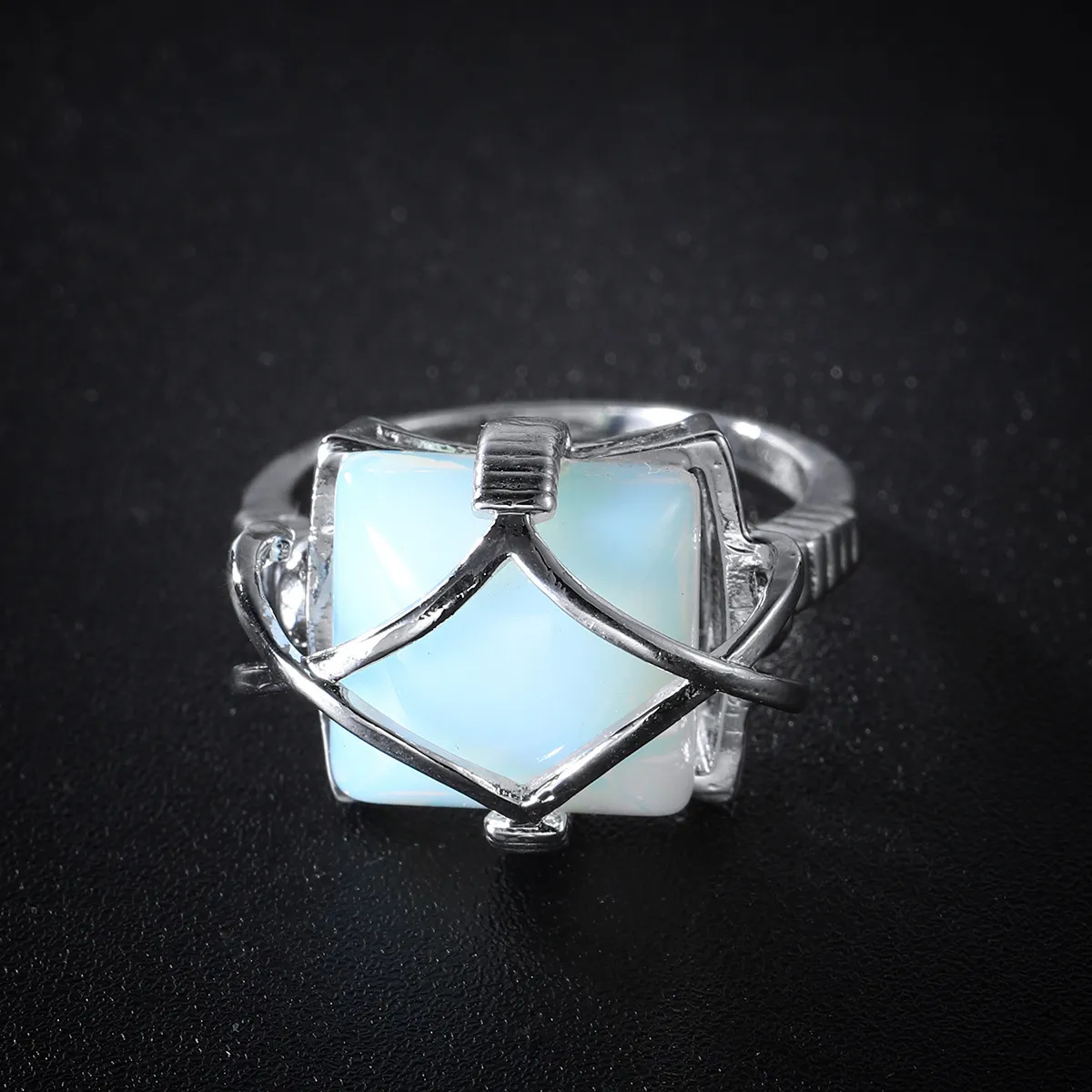 Bagues d'opale en gros pour femmes Bague en pierre blanche de pierres précieuses en cristal