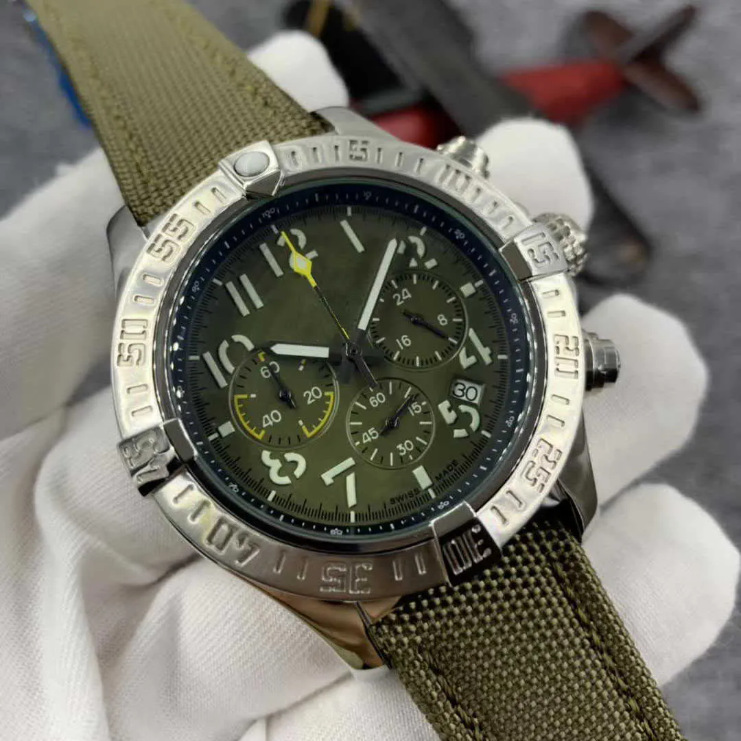 PVD ze stali nierdzewnej 316L zegarki Mężczyzn Avenger Quartz Chronograph 45 Nocna misja zegarek stalowy zapięcie męskie Męskie ścieżki powietrzne WR273C