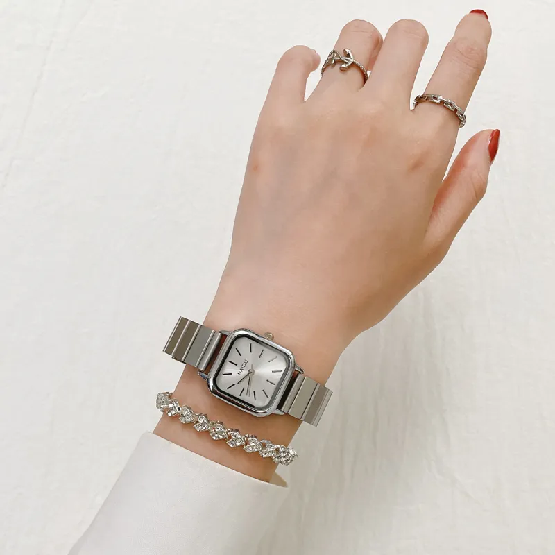 Enkla silverkvinnor klockor utsökta damer armband handledsklockor Ställ in minimalistisk kvinnlig kvartsklocka Drop Reloj Mujer252b