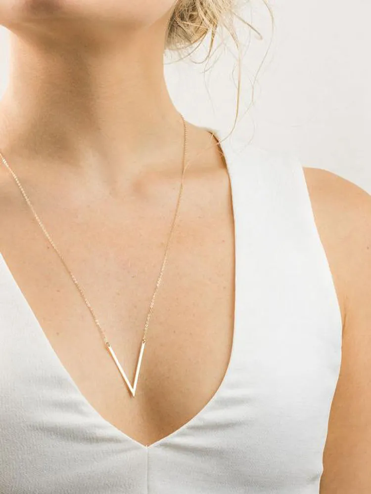 Simple lettre V pendentif collier pour femmes 2020 mode pull chaîne longs colliers collier fête bijoux cadeaux collier femme