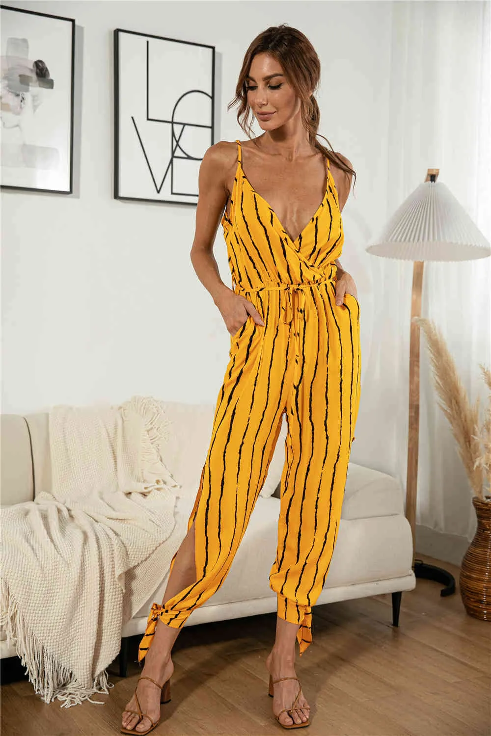 Zomer Sexy Casual Button Jumpsuit voor Womens Style Sexy V-hals Gestreepte Jarretel Lace-Up Jumpsuit Outfit 210514