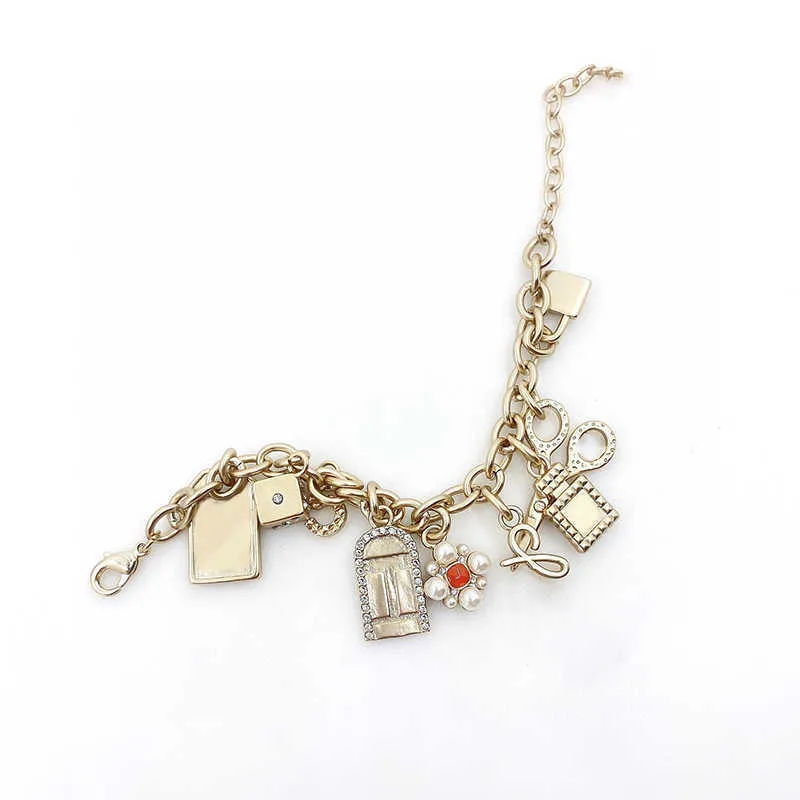 2021 nuovo marchio di moda gioielli di alta qualità le donne braccialetto di fascino catena spessa cesoie goccia bottiglia di profumo disegno di fascino della serratura 9.449.911