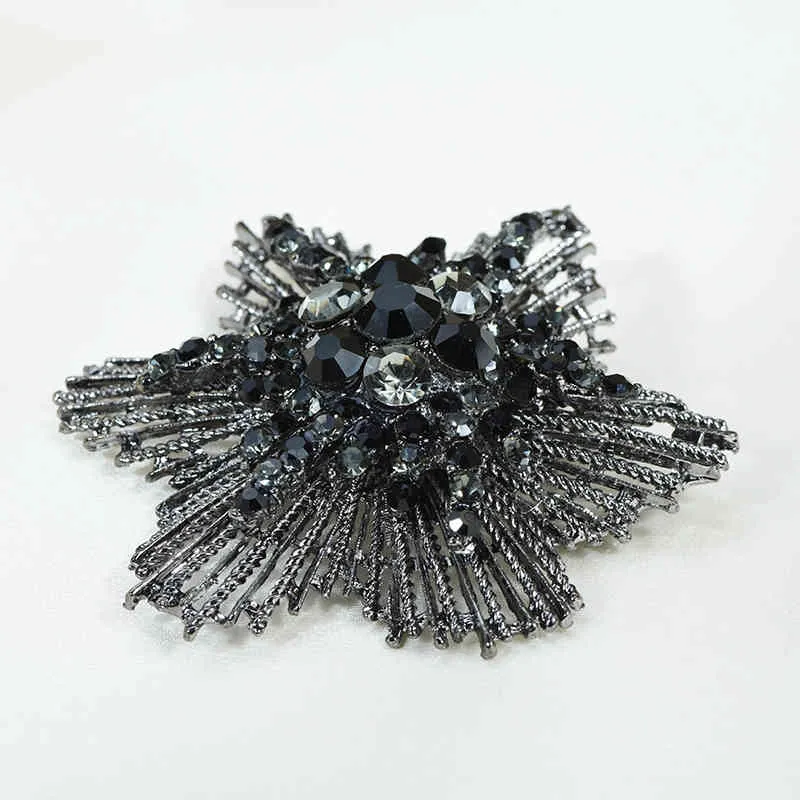 Vintage Large Black Crystal Rhinestone Flower Brosch Pin för Kvinnor Bröllop Banque Corsage Costume Tillbehör
