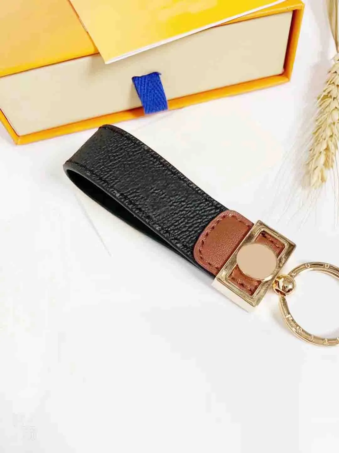 Luxury Keychain for Men Ring Holder Brand Designers Key Chain Gift Box Women Car Bag Keychains253K