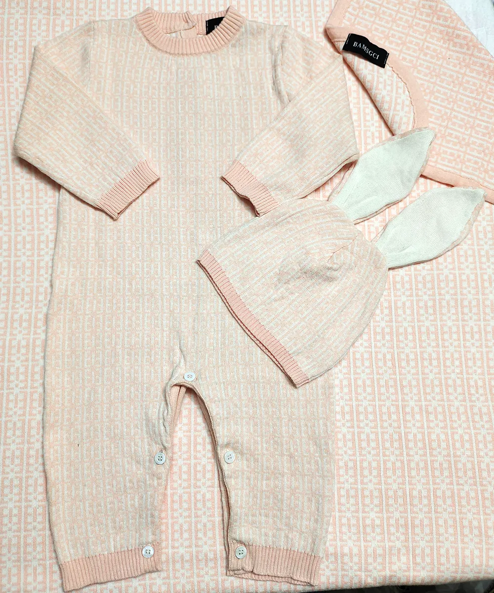Ny vinter småbarn baby kläder mode märke brev stil nyfödda baby pojke flickor romper och hatt bruna rosa stickade tröja 024m9866295