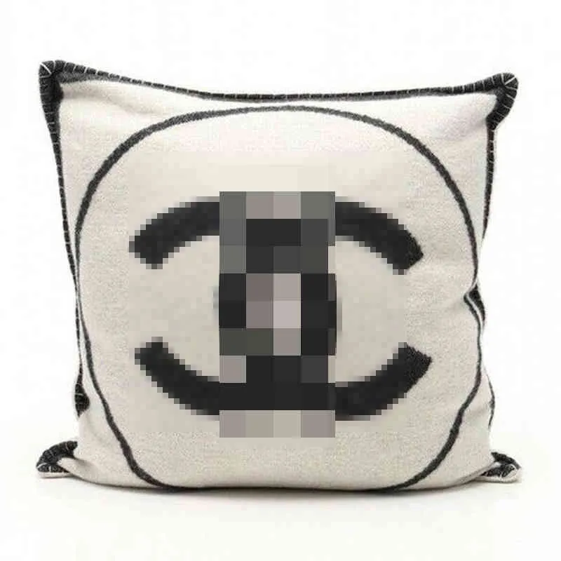 Woven jacquard ins small fragrance C Cshaped cushion sofa wool Nordic home pillow cover knitting1476060