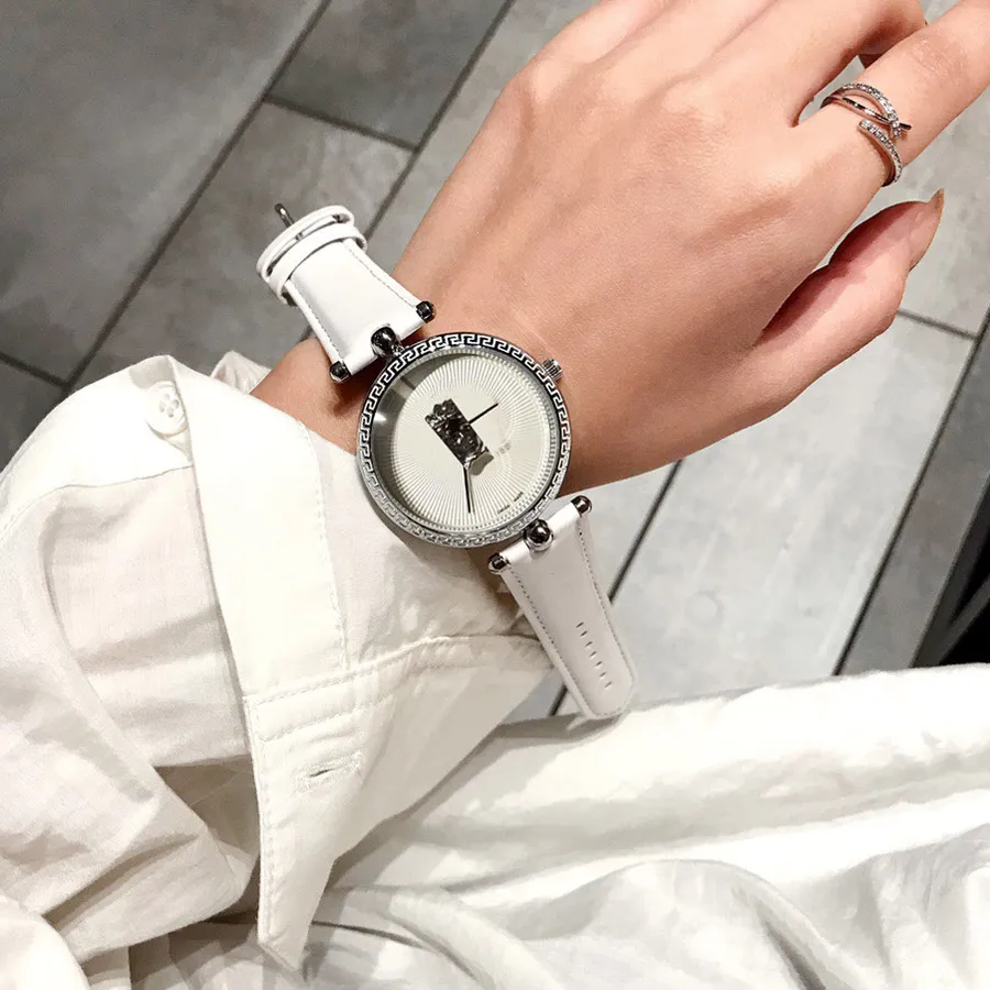 Relógio de pulso de marca completa feminino feminino estilo designer de cabeça luxo com logotipo pulseira de couro relógio de quartzo VE 26