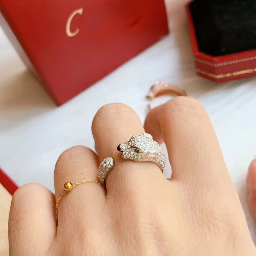 Jóias de personalização de joias vintage amuleta anéis avançados com pedras laterais 2021 Popular NOVO Designer European Size Clash Series Annive245a