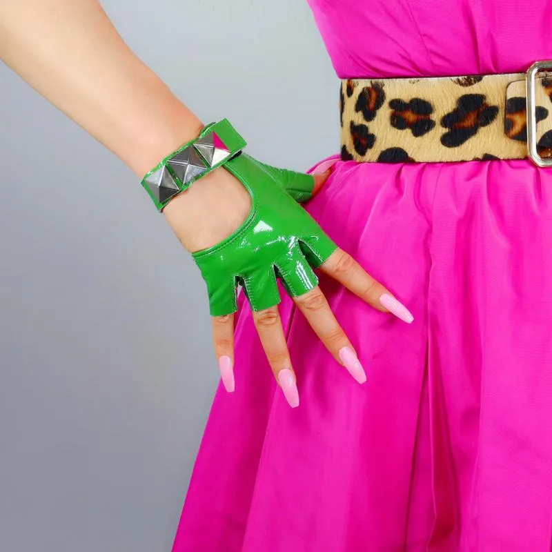 Gerçek deri yarı parmak eldivenleri patent parlak yeşil gümüş perçin koyun derisi parmaksız kadınlar dokunmatik ekran wzp50 beş parmak234c