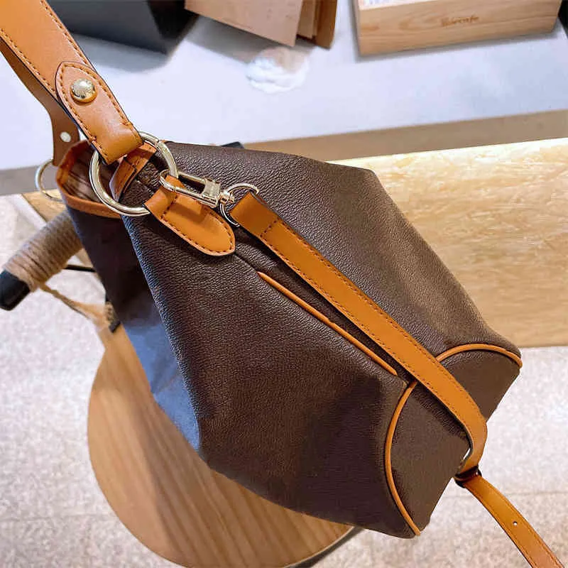 Designer's populaire tas nieuwe schoudertas met hoge capaciteit voor dames met eenvoudige textuur tot messenger bag