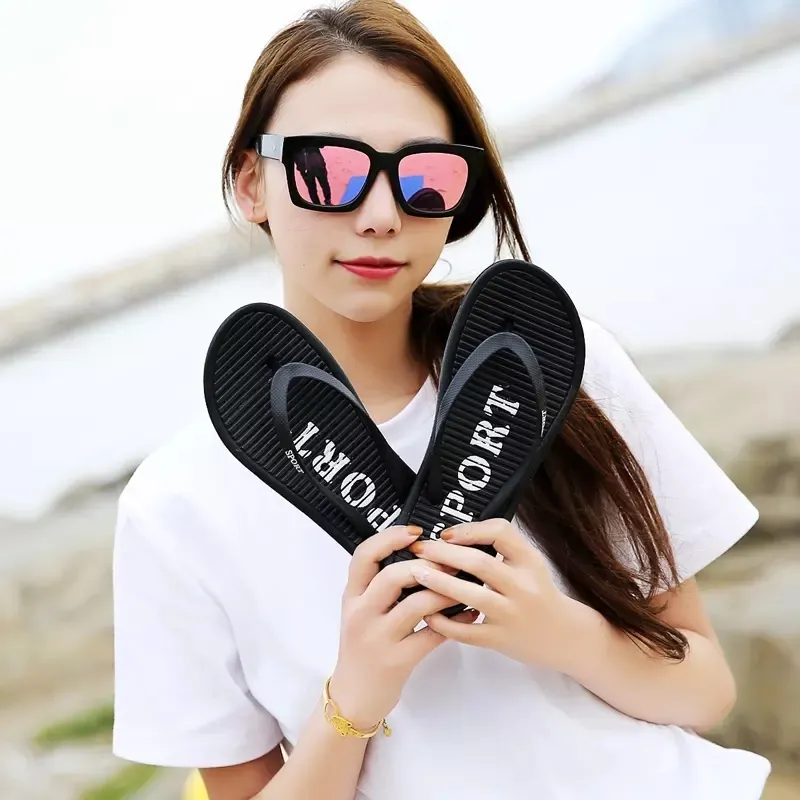 Nya flipflops för män Fashion Beach Shoes Plus Size 3545 Casual Women Sandals Enkel och bekväm älskare Summer Slippers XFJ166 210408