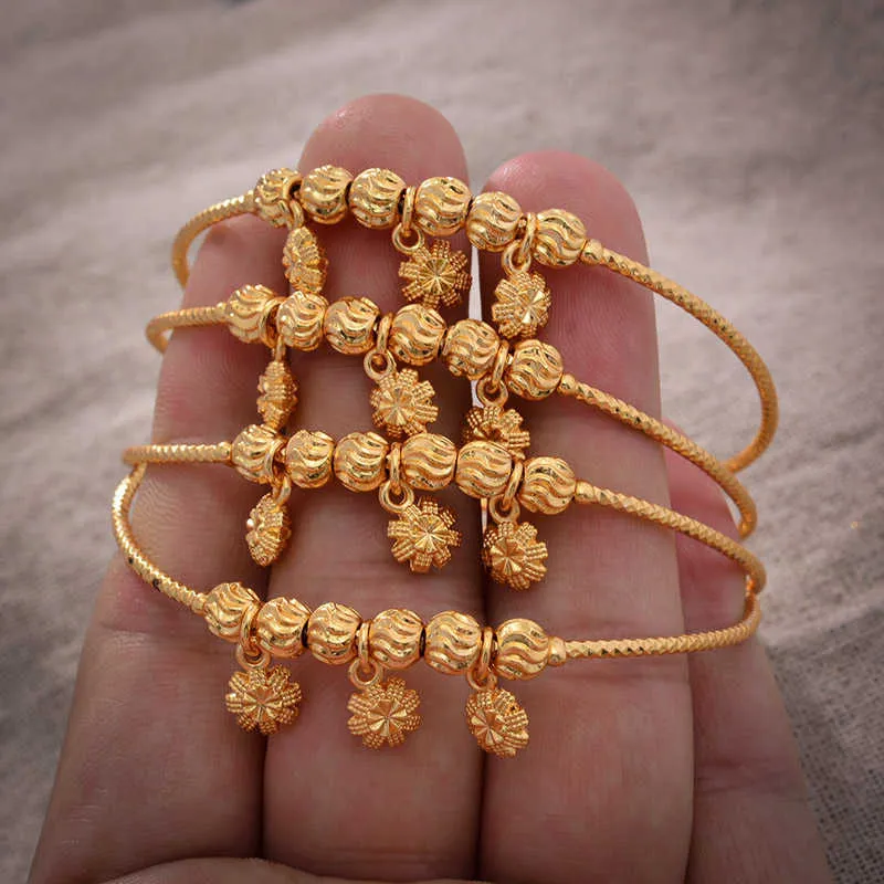 4 Stück 24 Karat afrikanische arabische Goldfarbe Armreifen für Kinder, Schmuck, Armbänder für Neugeborene, niedliche/romantische Armbänder, Geschenke Q0717