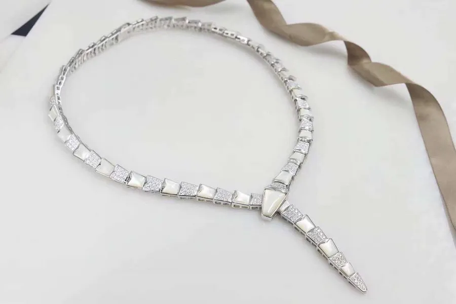 Europe America Designer Jewelry Sets Fashion Lady Women Brass 18K Gold Setting Diamond Mother of Pearl Snake Shape Wide Chain Dinn310M