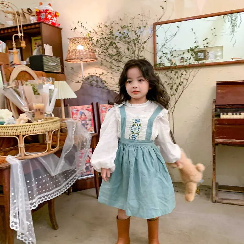 春の韓国風の女の赤ちゃん2-PCSセット刺繍のシャツ+ソリッドカラーオーバーオールドレス子供服E655 210610