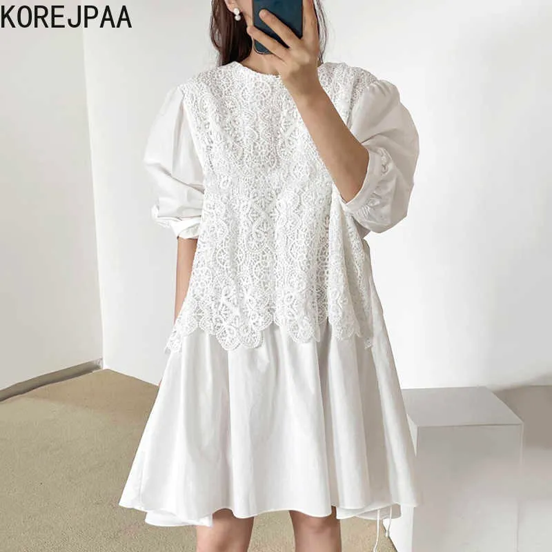 Korejpaa Mulheres Vestem Verão Coreano Moda Chique Retro Casual O-pescoço Lace Cut-Out Crochet Stitching Costura Lace Up Solto Vestidos 210526