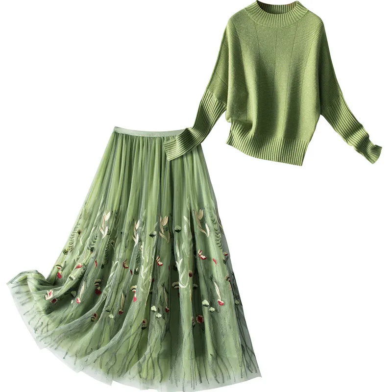 2023 Automne Hiver Manches Longues Col Rond Vert Couleur Unie Pull Tricoté Tulle Broderie Florale Jupe Longue Deux Pièces Costumes 2267M