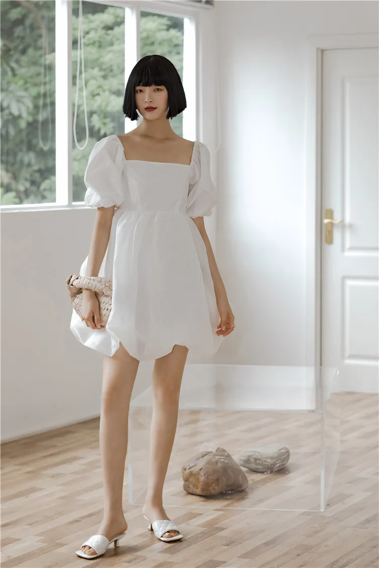ホワイトパフスリーブ夏のドレスふわふわのショートスクエアネック包帯背中合わせのミニカジュアルデザイナーファッション210427